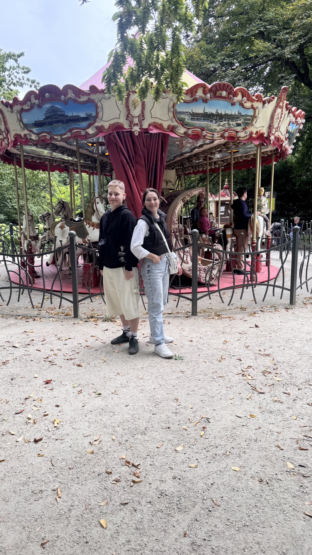 Абстрактное изображение, символизирующее внутренний мир и рефлексию